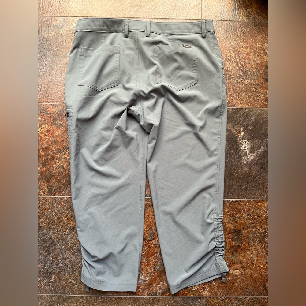 Women’s Eddie Bauer gray rip stop crop capri cargo hiking trail pant. Size 14 - Picture 6 of 16